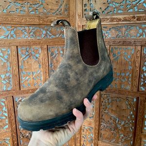 BLUNDSTONE brown chelsea boot